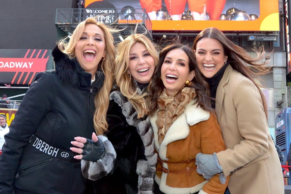 Alix Aspe Mesa Caliente, Verónica Bastos, Myrka Dellanos, Giselle Blondet, MundoNOW