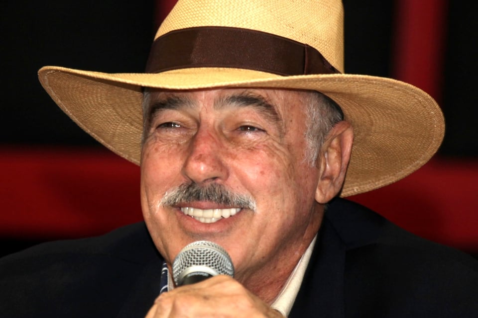 Andrés García gay son, interview, Ventaneando, television, MundoNOW