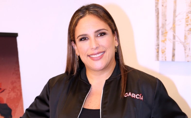 Who is actress and singer Angélica Vale?