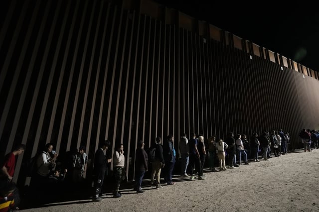 Legisladores en Arizona siguen debatiendo medida fronteriza