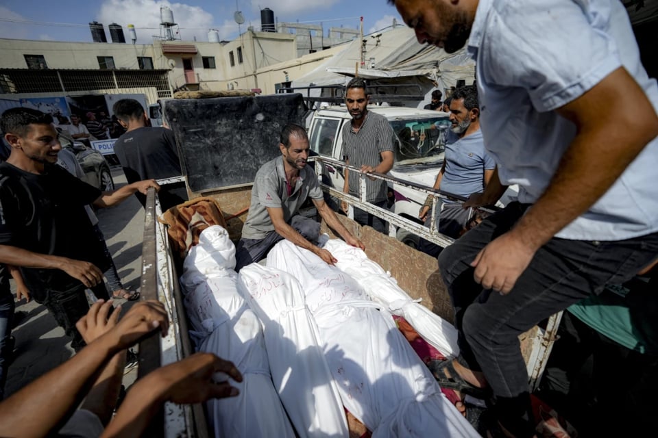 Ataque israelí contra líder de Hamás mata al menos a 71 personas en el sur de Gaza