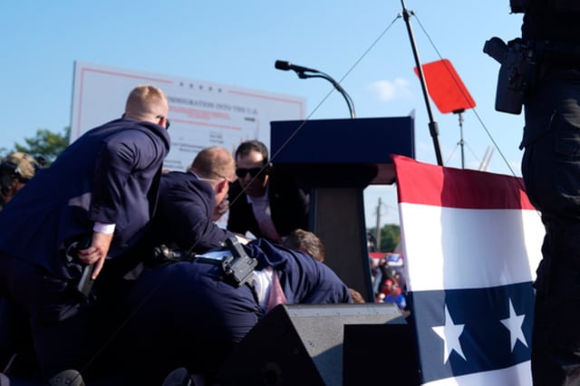 Muestran las imágenes del brutal ataque a Donald Trump (FOTOS Y VIDEO)