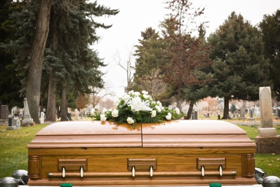 Estrella de TikTok muere en un extraño accidente de grúa (VIDEO) featured image