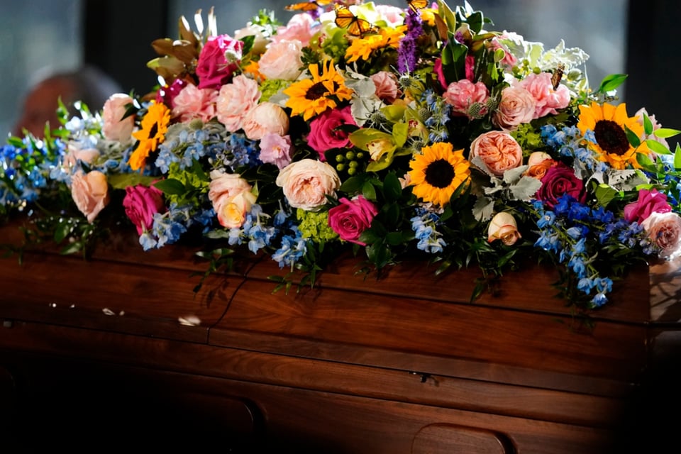 ataud, luto, funeral, despedida, flores, MundoNow