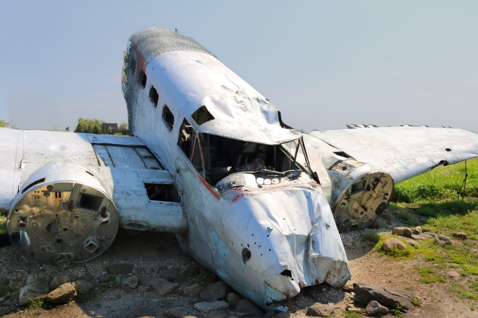 Se estrella avión en campamento de verano Kahdalea