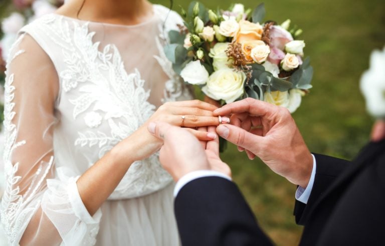 Fallece al salir de su ceremonia de boda y su pareja sufre lesión cerebral