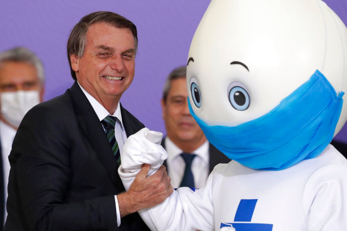 Hospitalizan Jair BHospitalizan Jair Bolsonaro Brasilolsonaro Brasil malestar abdominal
