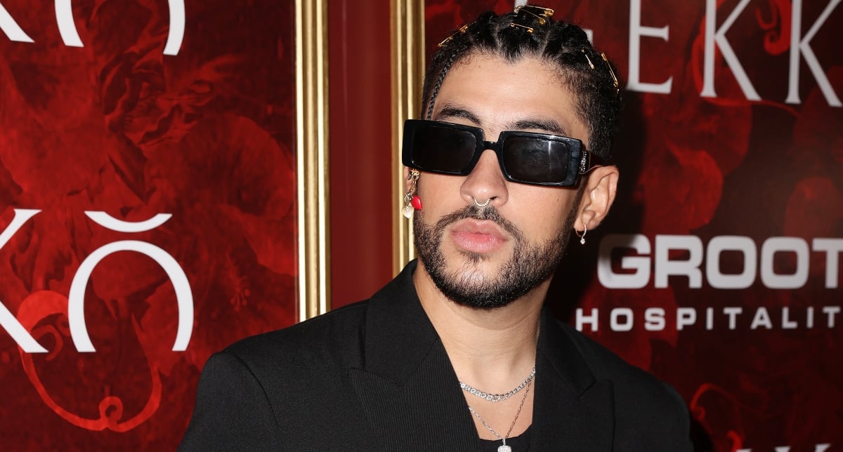 Le chocan auto a Bad Bunny en la inauguración de su restaurante