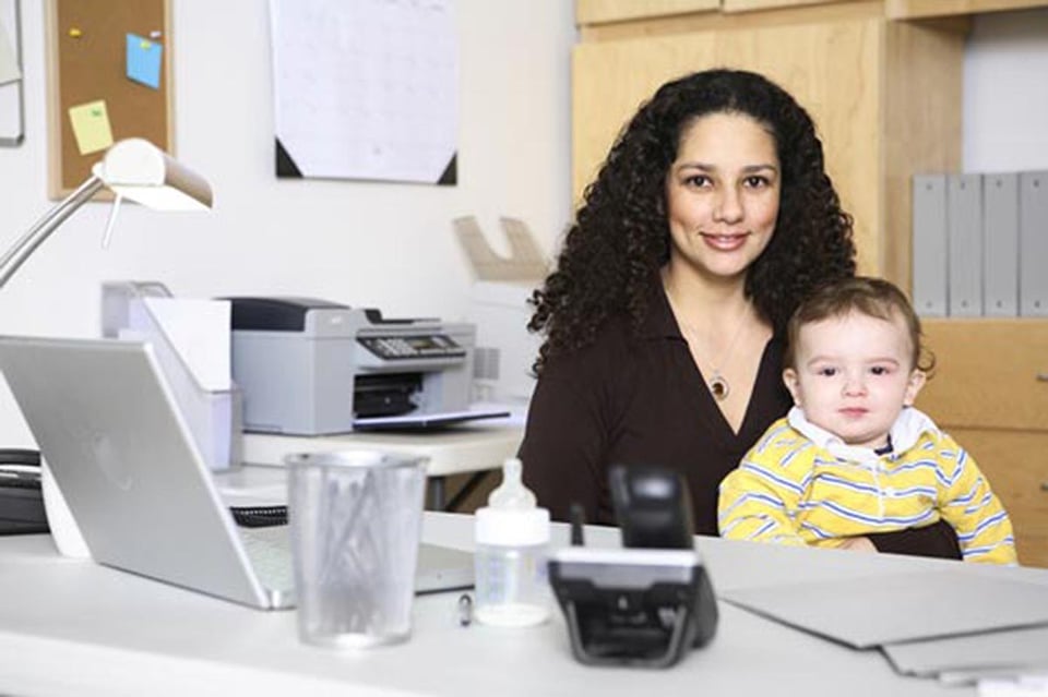 Mother, baby, home office, MundoNOW