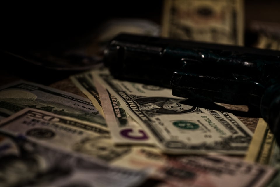 MundoNow, billetes, pistola, alert