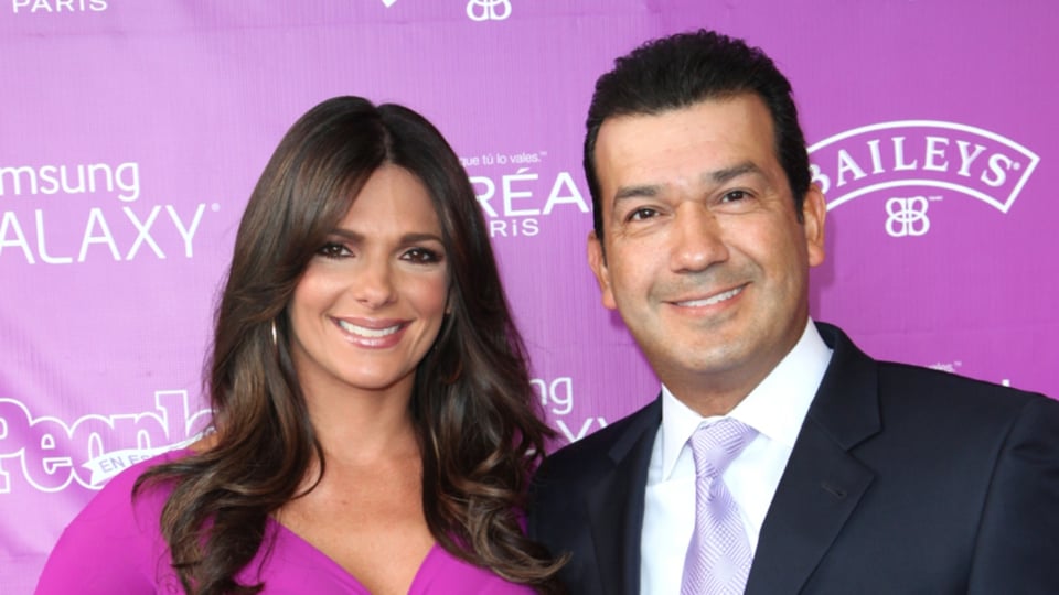 ¡Les cumplen su capricho! Esposo de Bárbara Bermudo madruga en tienda por culpa de sus hijas