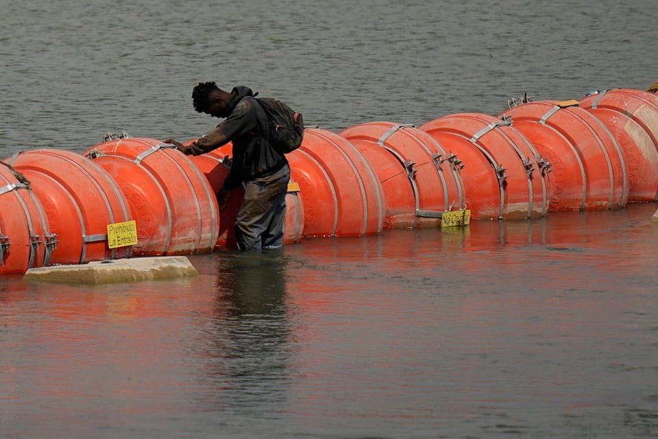 Court order allows floating barrier between Texas and Mexico to remain for now