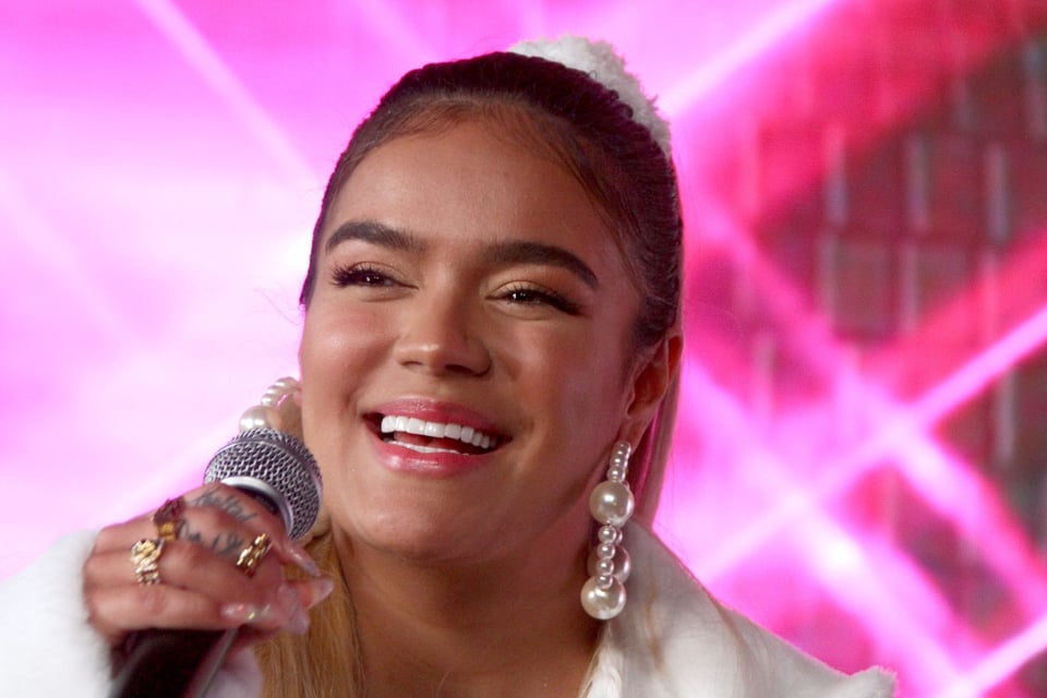 Karol G wardrobe malfunction