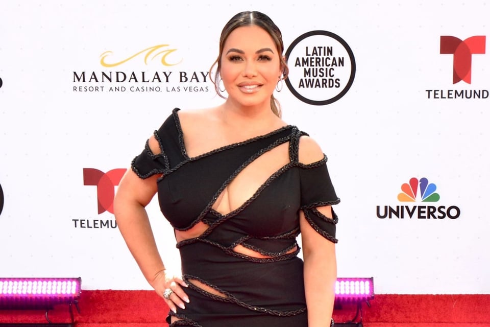 Jenni Rivera, hija de Jenni Rivera, vestido negro, alfombra roja, Telemundo