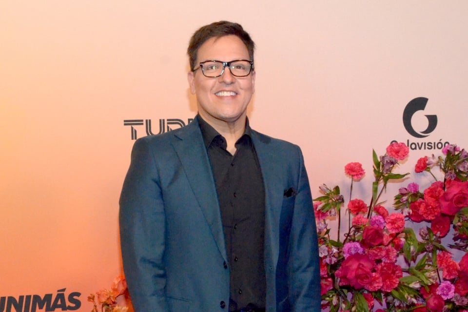 Traje azul, Raúl, presentador, Univisión, UniMás