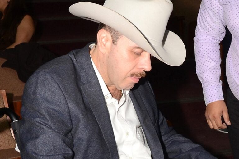 Hermano de Valentín Elizalde sufre accidente automovilístico