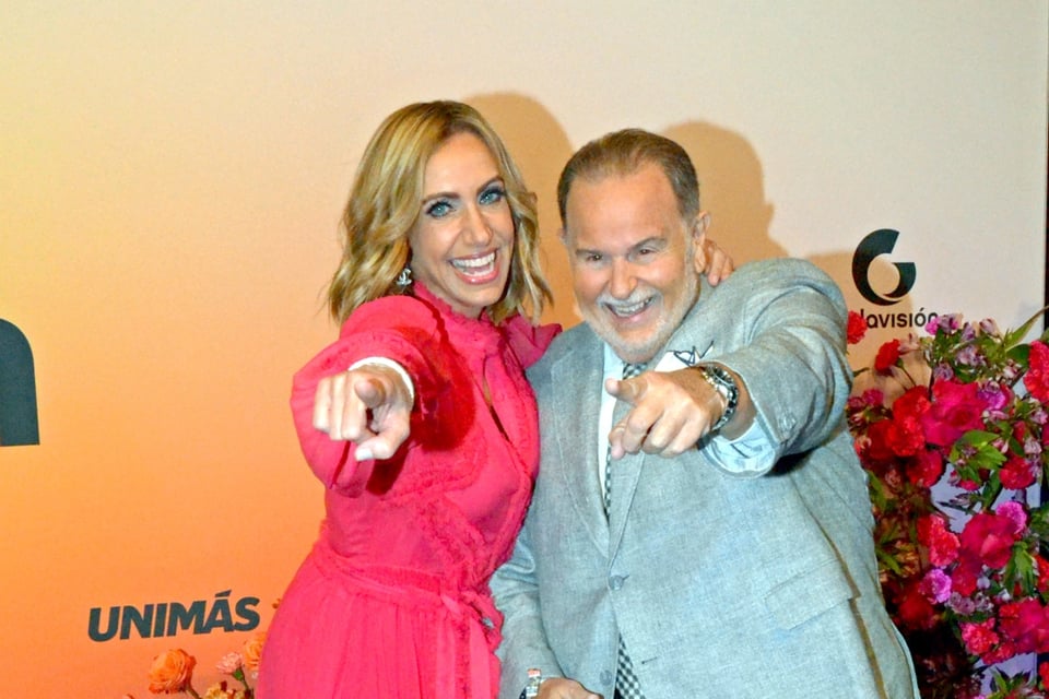 Sensation, charismatic, conductor, Unimás, Lili Estefan, Raúl de Molina beast in bed