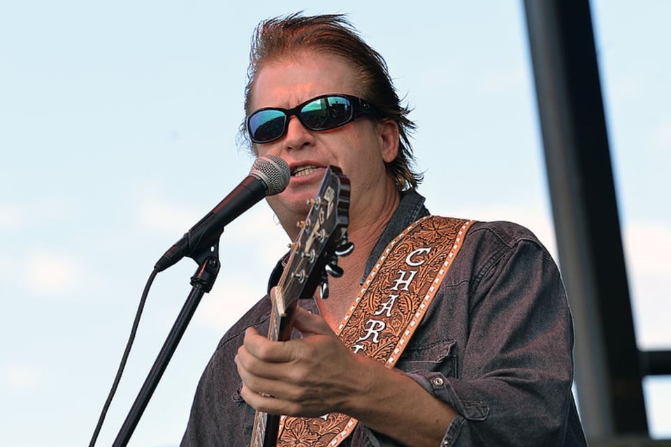 MundoNow, tragedy, shows, singer, guitar, Charlie Robinson dies