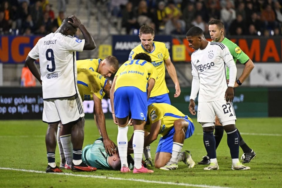 Suspenden partido Waalwijk vs. Ajax por desplome de arquero
