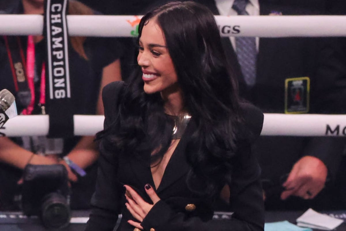 Danna Paola, Canelo Álvarez, Himno Nacional, regalo