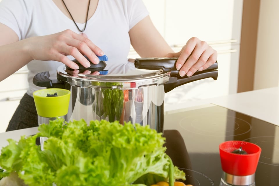 Persona cocinando