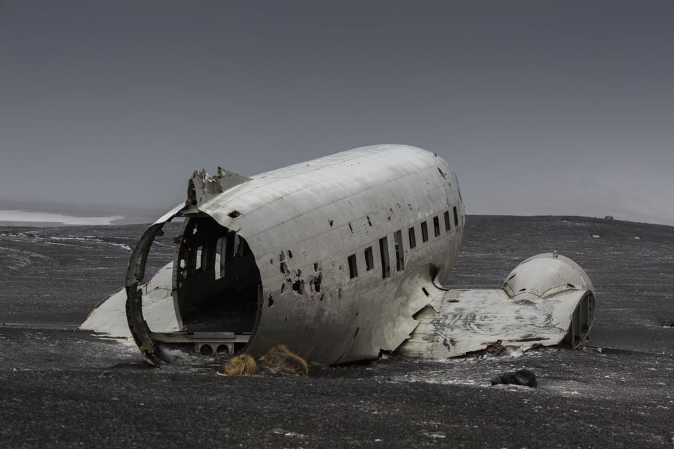 Avión destrozado