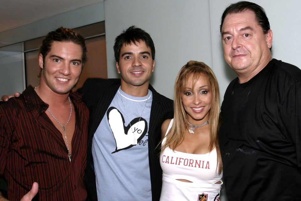 Giselle junto a David Bisbal, Luis Fonsi y John Echeverría