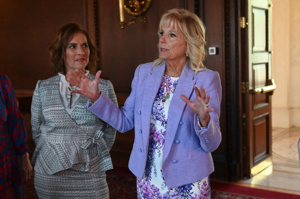 Esposa de Biden ‘humilla’ a esposa de AMLO