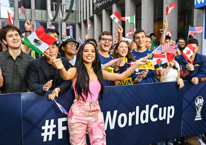 canciones de Becky G, artista hispana, herencia hispana, LatinBest, MundoNOW