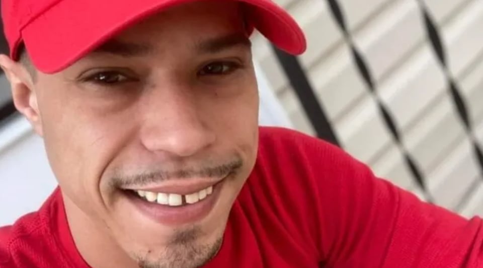 Carlos Bello cayó asesinado a tiros afuera de un restaurante