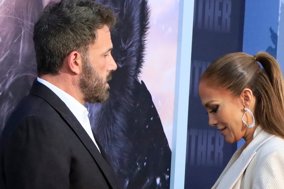 ¿Más triste que nunca y tomando? Jennifer López se deja ver tras divorcio con Ben Affleck y sorprende a todos (VIDEO) featured image