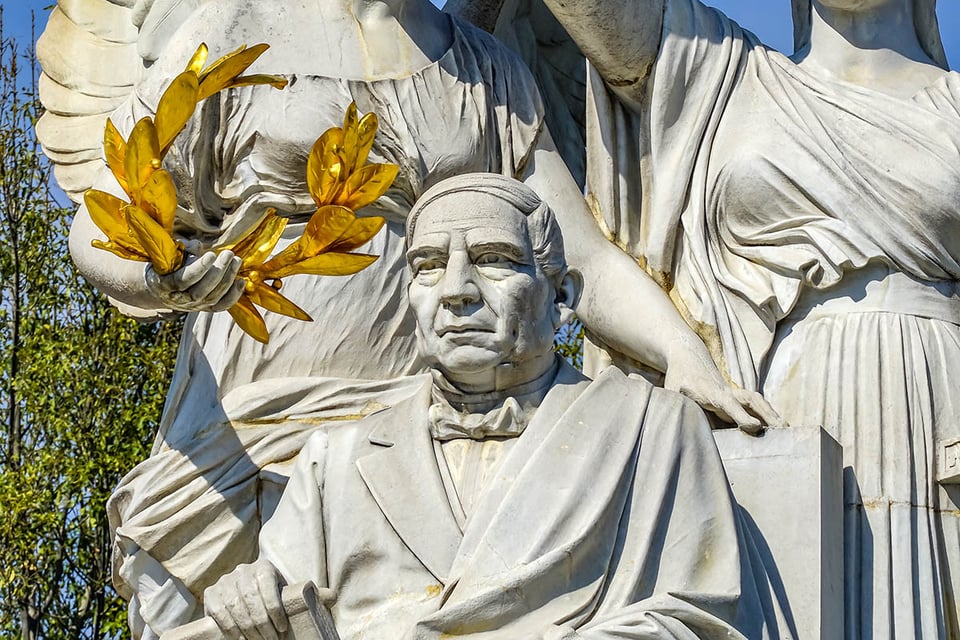 historia de benito juarez, presidente, méxico, indígena, estatua