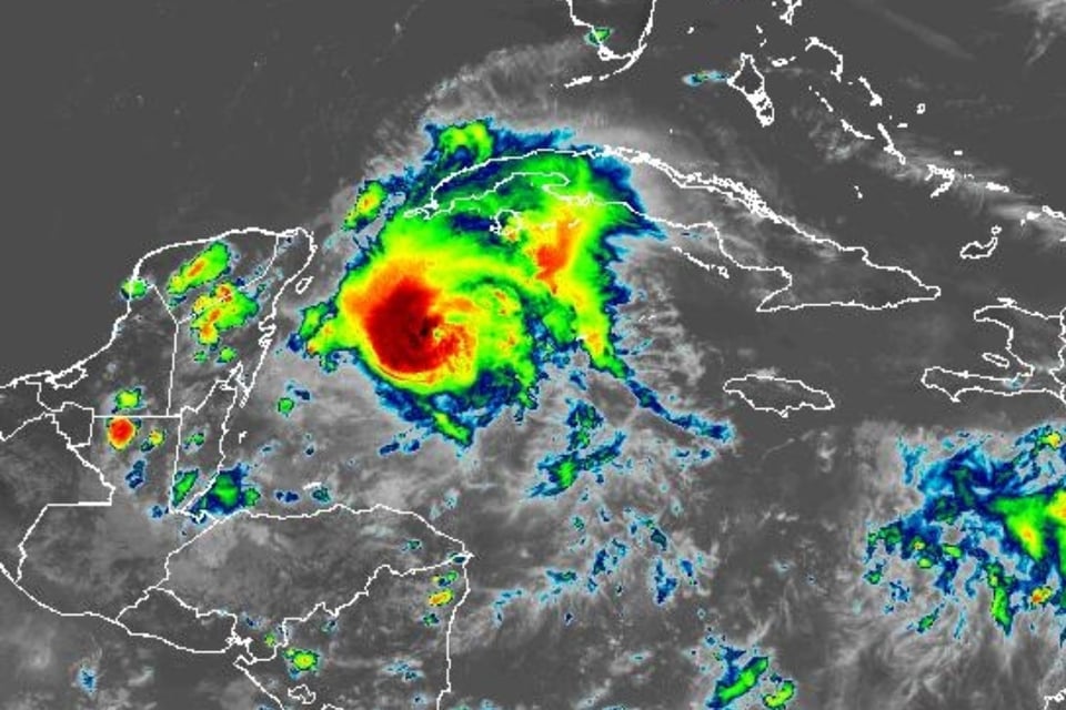 Huracán Beryl va rumbo a México y tiene a EEUU en la mira