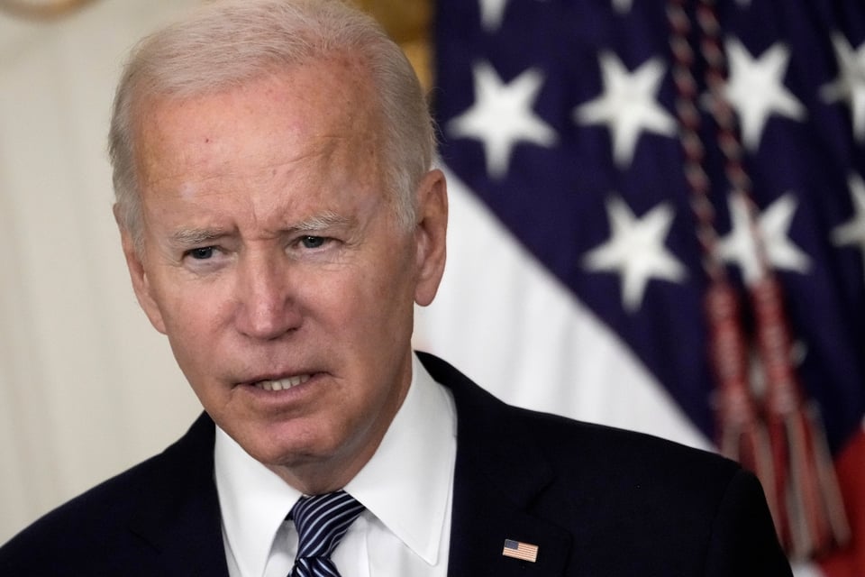 Biden valora cancelar parte de la deuda de estudiantes universitarios