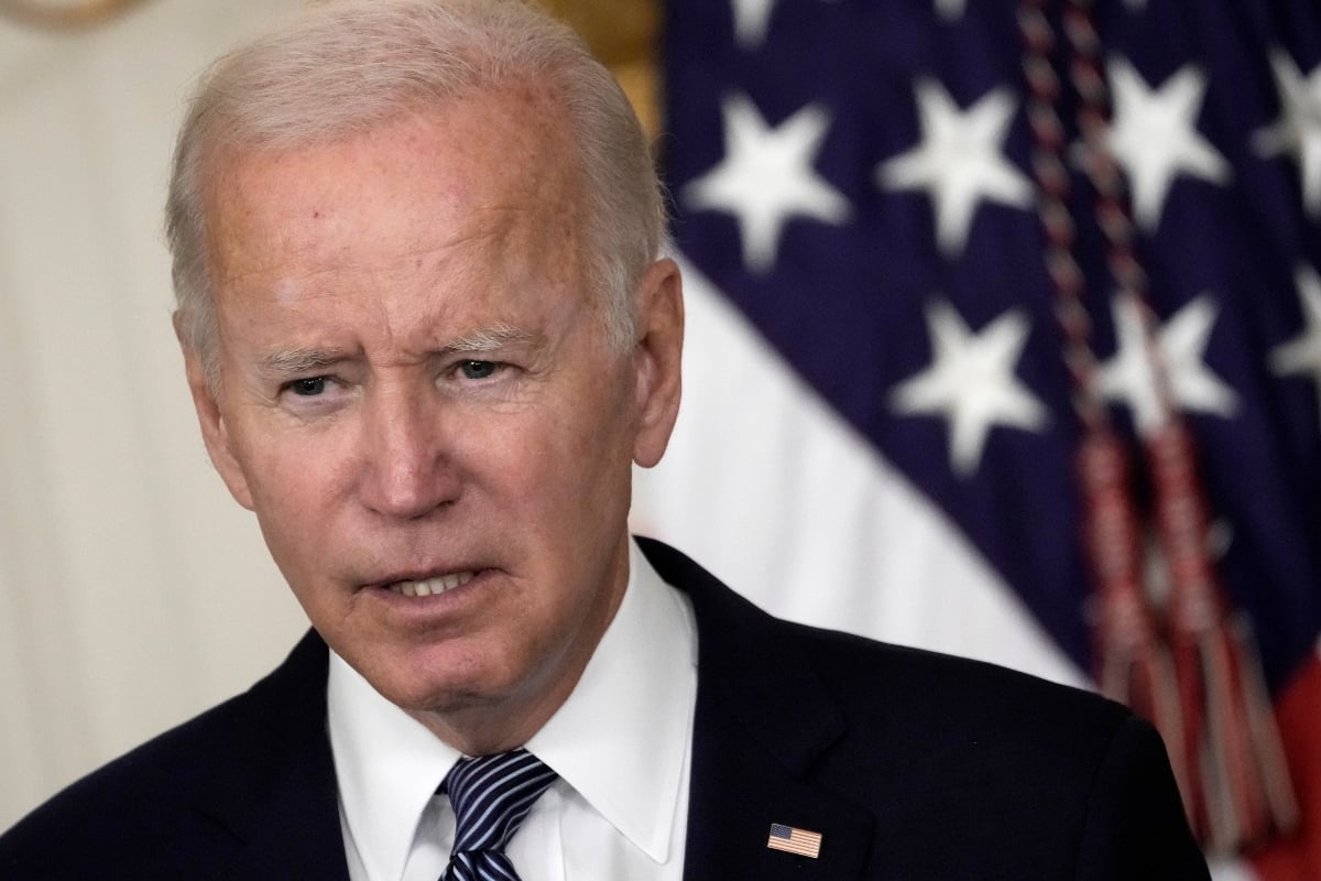 Biden valora cancelar parte de la deuda de estudiantes universitarios