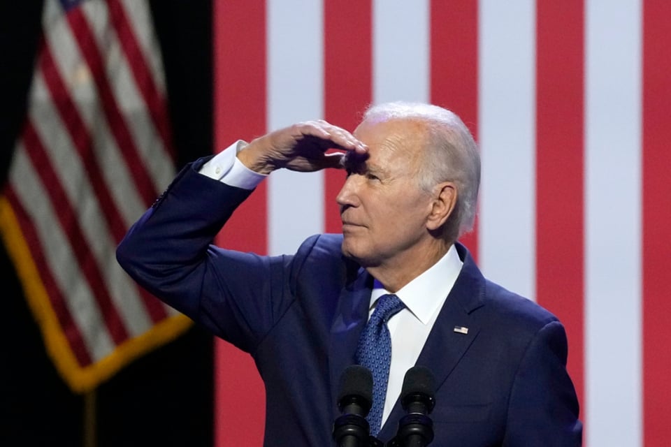 Biden anuncia medida y evita cierre de gobierno en EEUU