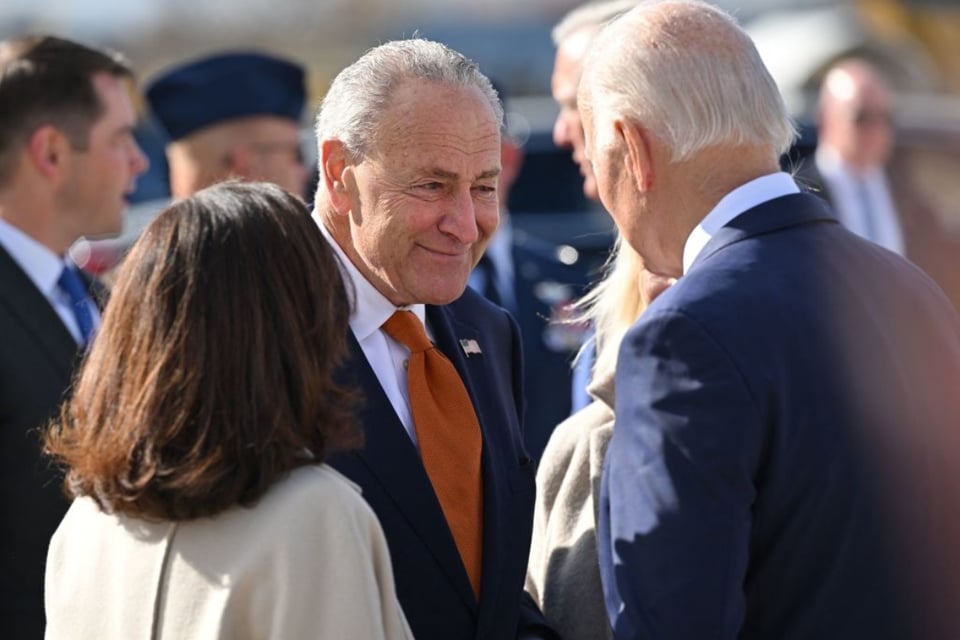 Se filtra audio de Biden y Schumer hablando de las elecciones