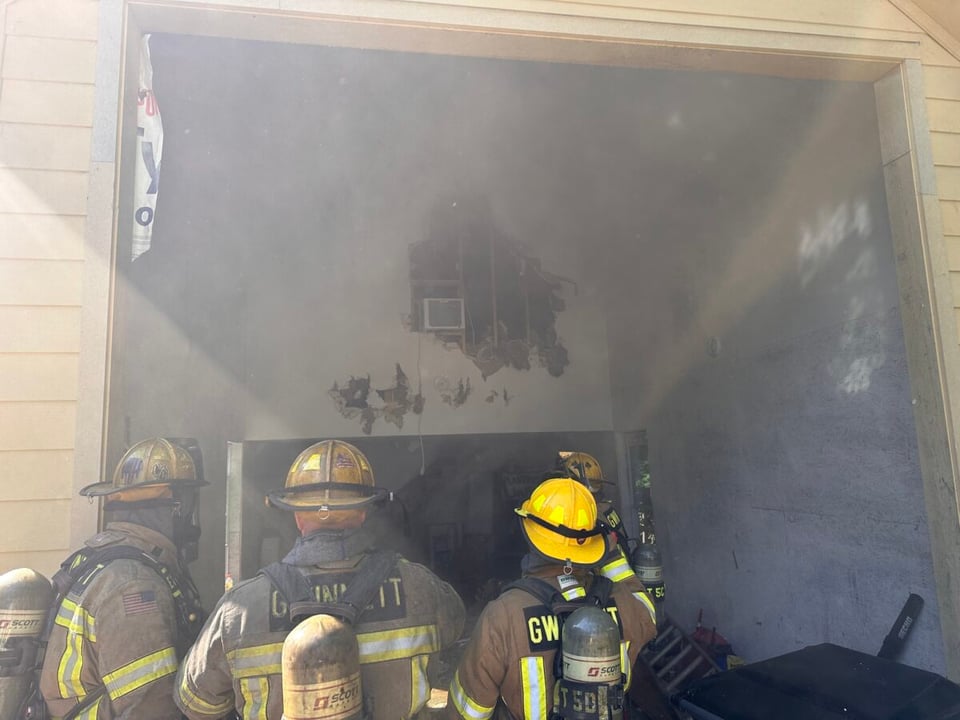 Crónica: Latino prende fuego a su hogar para evitar ser arrestado
