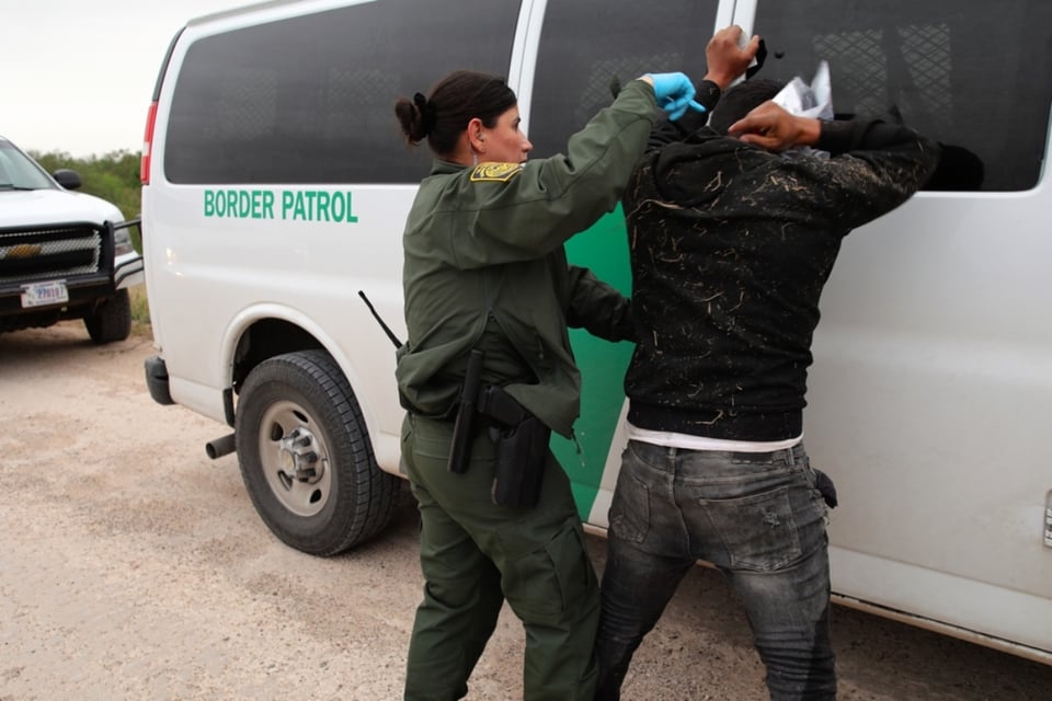 Inmigrantes demandan a la Patrulla Fronteriza por redadas en California
