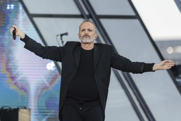 Grupo armado entra a casa de Miguel Bosé