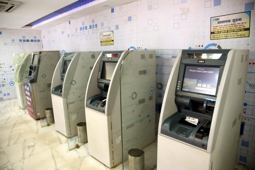 moneda extranjera, dólares, cajero automático, India, MundoNOW