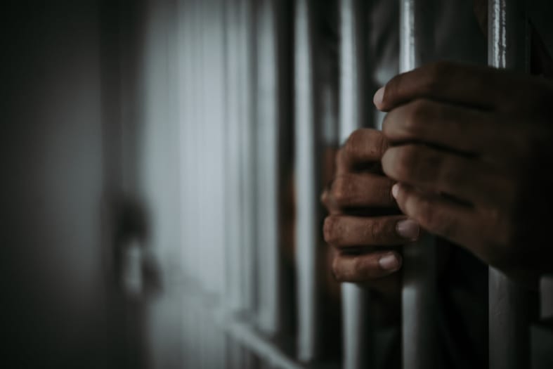 Muere apuñalado cárcel EEUU: Las condenas