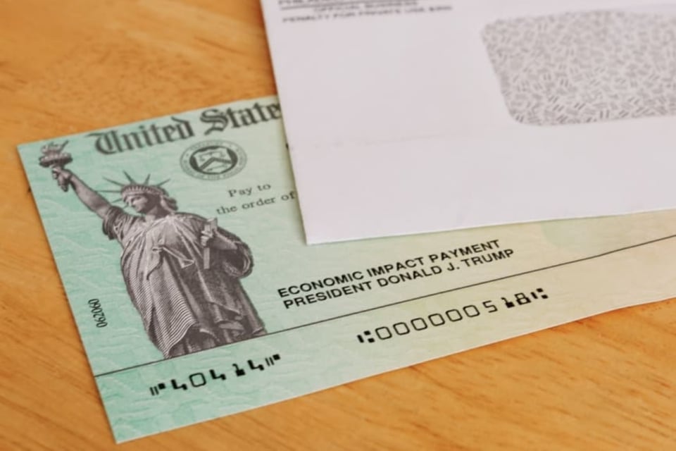 Estadounidenses podrían recibir cheques de hasta $2,000 dólares el próximo año