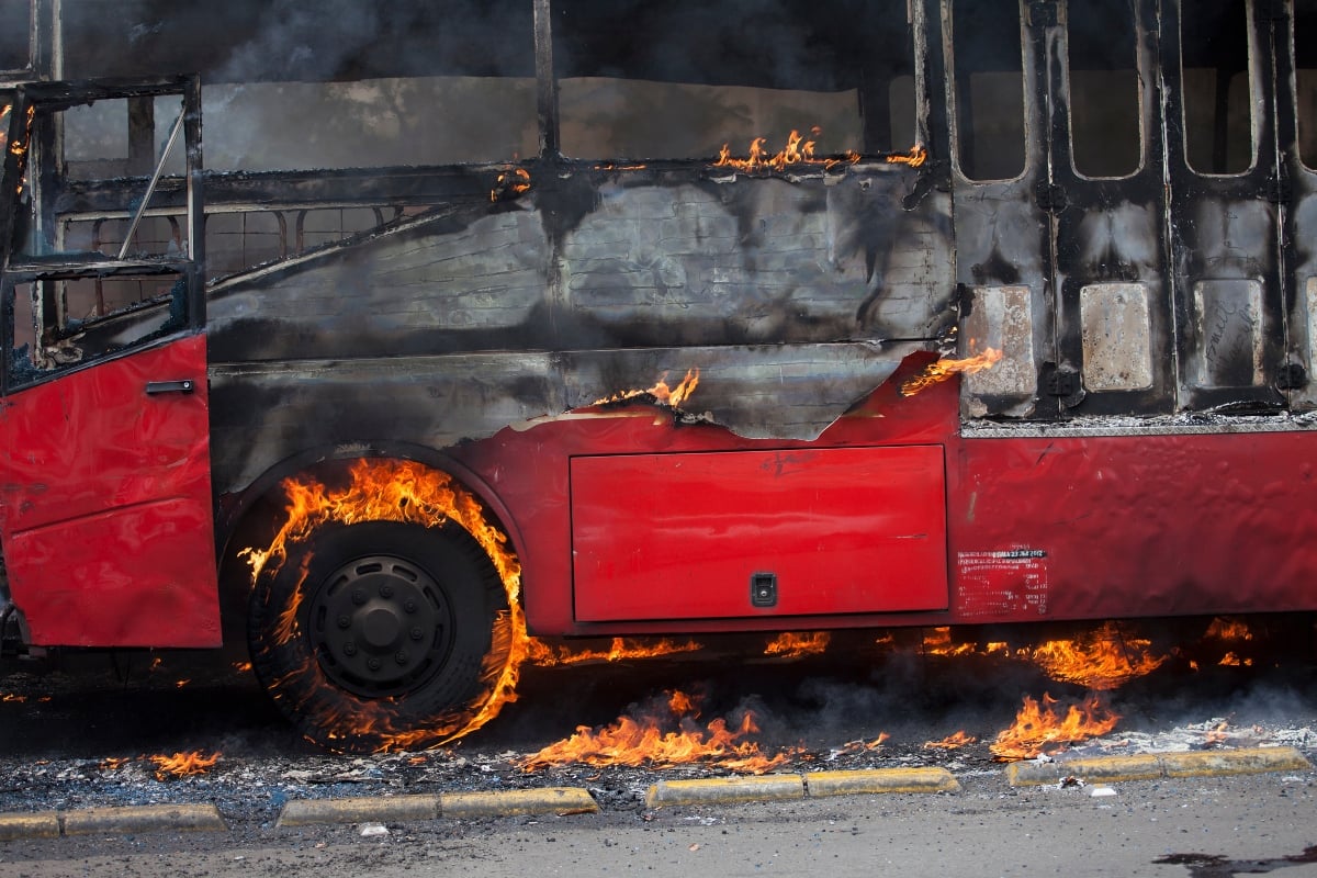 Autobús choca contra tren en Nigeria; reportan 6 muertos y decenas de heridos