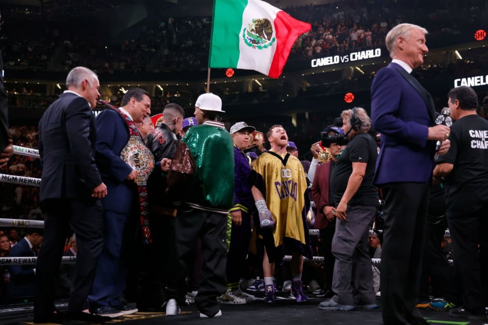 Danna Paola, canelo, himno, pelea, MundoNow