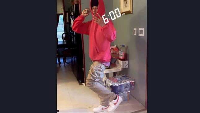 Saúl García, joven, hispano, señalado, novio