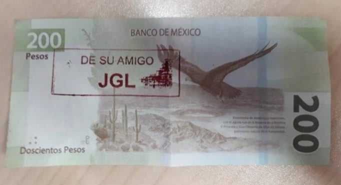 Los billetes "personalizados" de El Chapo que salían de cajeros automáticos en Culiacán