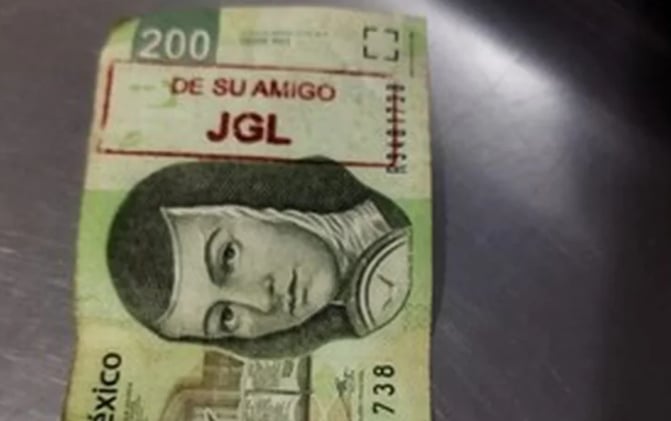 "De su amigo JGL" : Los billetes de "El Chapo"