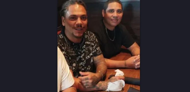 Jeremy y Frank, hijos, jóvenes, muertos, ayuda