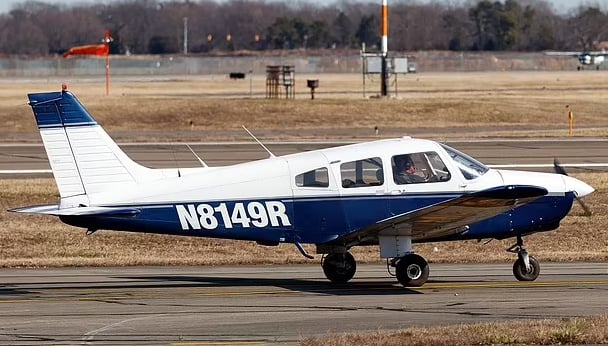 El pequeño avión había dado vuelta para regresar al aeropuerto para aterrizar de emergencia